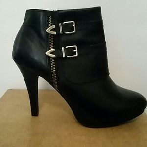 Like new Me Too Black Booties